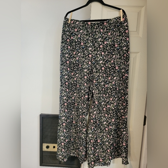 SHEIN Pants - NWOT Shein Floral Wide Leg Pants 1x